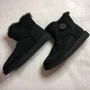 BRAND NEW Ugg Mini Bailey Button Boots Black